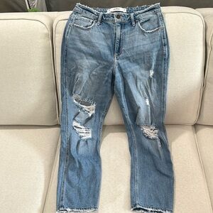 Hollister Curvy High Rise Mom Jean - Distressed